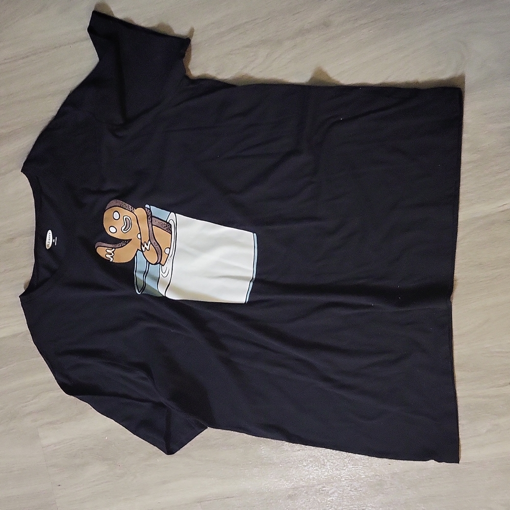 Old navy tee shirt